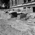 845285 Afbeelding van de bij een opgraving gevonden resten van de stadsmuur bij het bastion Sterrenburg te Utrecht, ...
